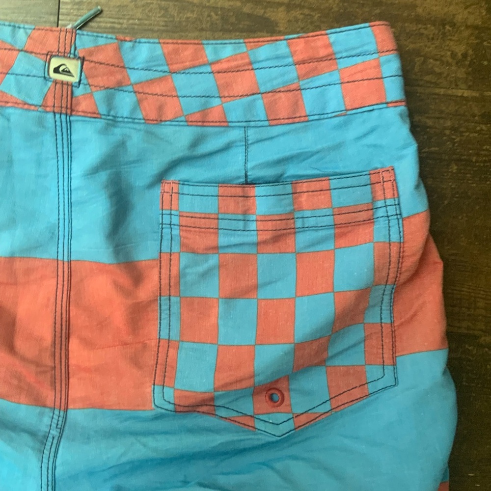 Men's Quiksilver Board Shorts Red And Blue Stripes Checkered Size 30 - Picture 11 of 12